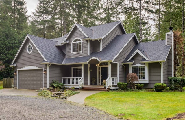 New Listing! Beautiful well appointed Woahink lake area home w/gas grill and fire pit