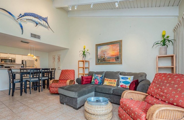 NEW LISTING - Fisherman`s Paradise