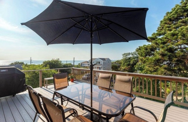 New Listing! Panoramic Bay Views!