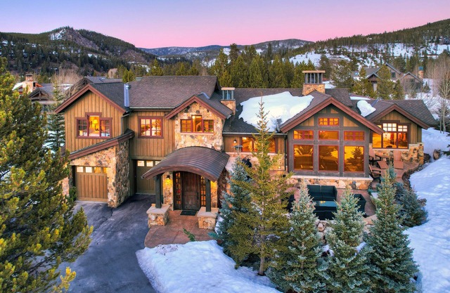 New! Long Ridge Lodge, Heavenly Views and Private Spa, Quiet Neighborhood.
