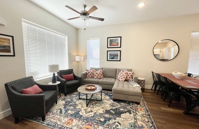 New - Lookout Views 2 Br/2BA Sleeps 8 next to OddStory Brewery! Pet friendly!