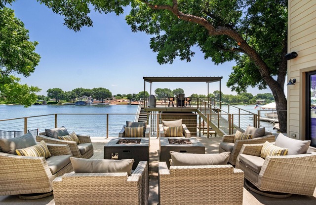 NEW LOW FALL RATES - WATCH FOOTBALL ON THE DOCK - LUXURIOUS HOME on Lake LBJ -