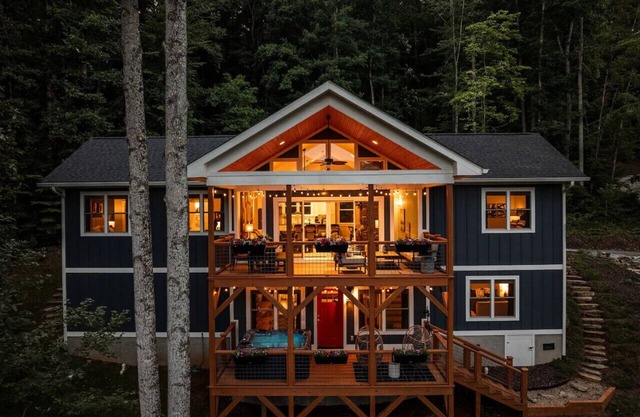New,Luxury,5 mi to Ashville, HotTub,Mountain Views, Fire Pit