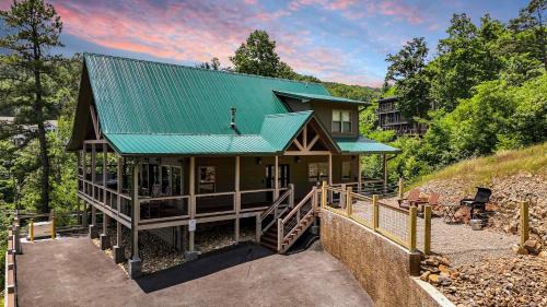 New Luxury Lodge - Gatlinburg - Mountain View!