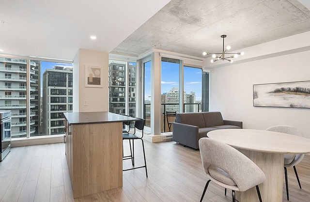 New Luxury Unit in Heart of MTL 903 | Metro access