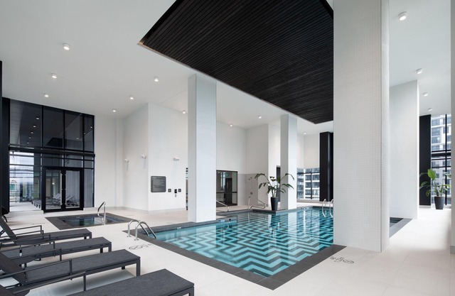 New Luxury Unit in Heart of MTL 806 | Metro access