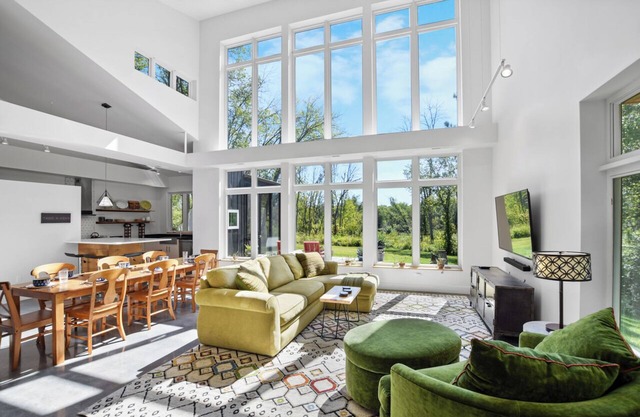 New Modern Cabin, Hot Tub & Kayaks on WI River near Devil’s Lake & WI Dells