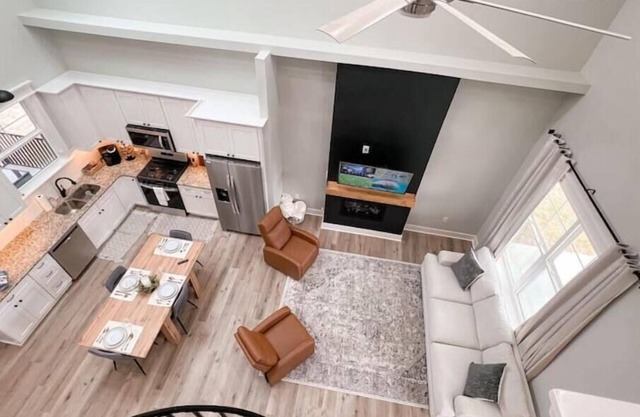 New, Modern, Cozy Lakeside Cottage. Pet friendly!