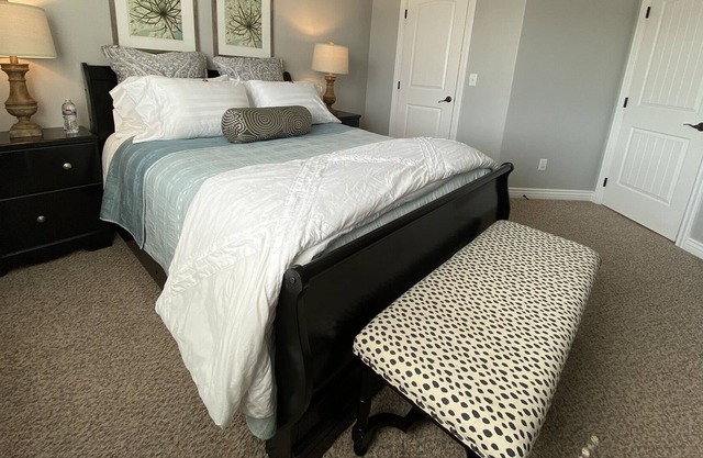 New Modern Luxury Suite Perfect location