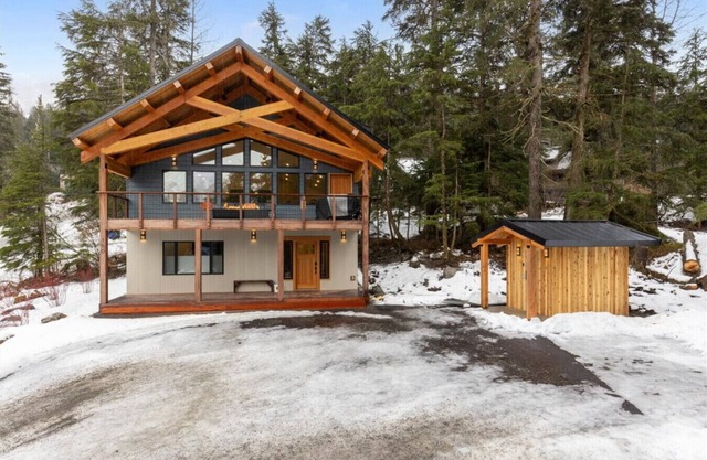 New, Modern, Spacious Alyeska Vacation Home