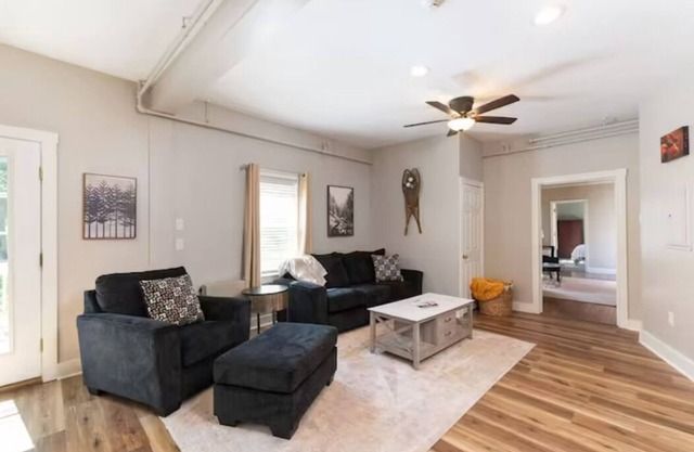 NEW! Pet friendly, cozy & spacious condo minutes to N. Conway, skiing & hiking