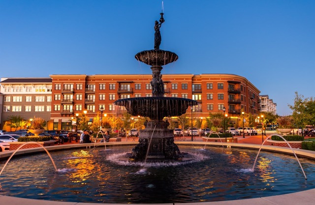 NEW Pet Friendly, Shops, Downtown, Norton Commons Local Dining, Fully Loaded