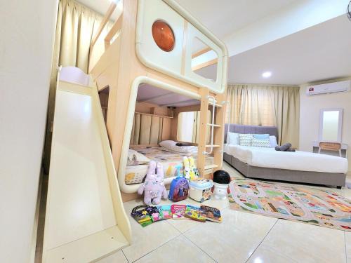 NEW! Petaling Jaya Corner Landed, Kids Playground Slides, SS17,15 Pax,Seventeen Mall, Eastin, Phileo, SS2, Jaya One,UM