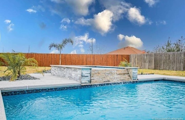 New! Pool * Hot Tub* Gameroom *