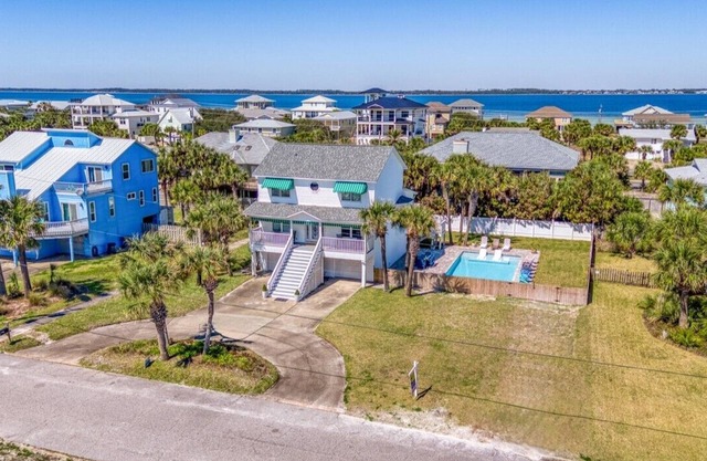 NEW POOL! Spacious 3 Bdrm + Loft, 2 Bath Gulf view, pet friendly home!