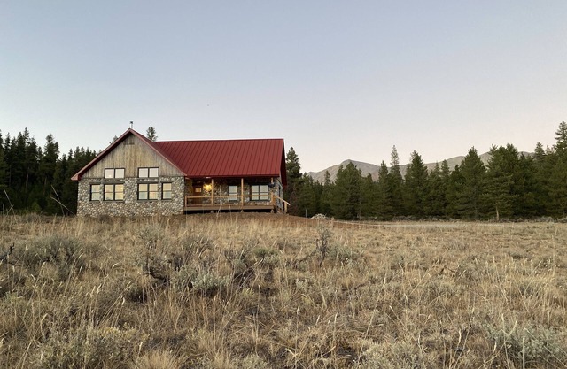 New! Premier 3 bedroom cabin in Taylor Park. Base of the Collegiate Mountains.