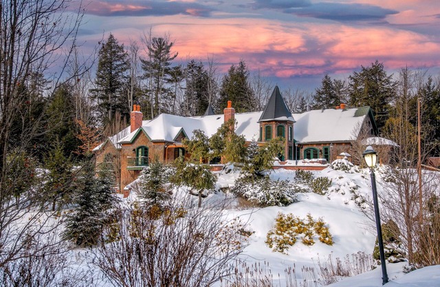 NEW! Private Luxury Estate w/Mountain Views Close to Attitash/Hot Tub, Sauna