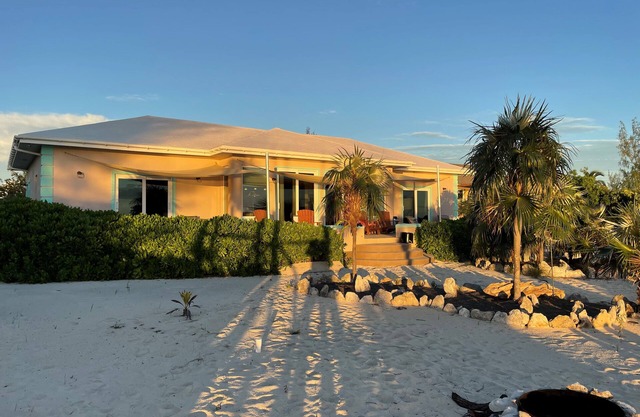 New Private Pool, Private Beach and Flat, Private House, what else do you need?