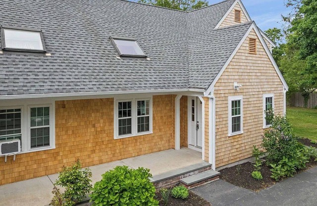 New private townhome, 3 BR on Shining Sea Bikeway. Walk to town, beach. Sleep 6