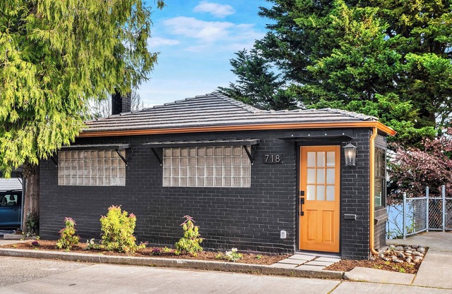 NEW ~ Queen Anne City Escape - 1 bed, 1.5 bath, dog friendly, 1 parking space