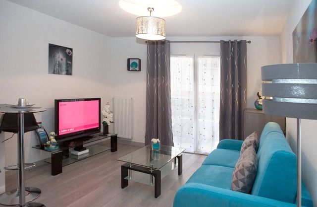 new quiet studio with balcony in the port of Nice