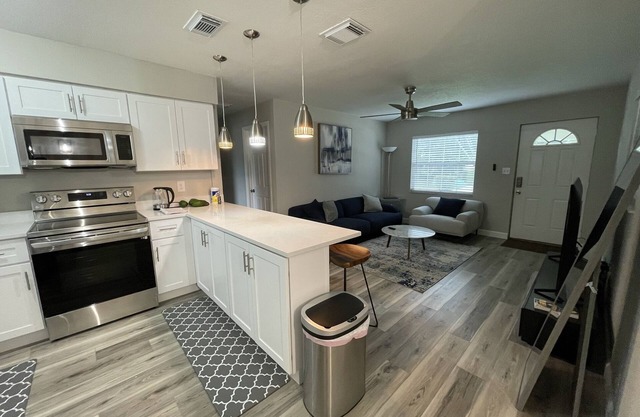 New Renovated House Near Everything