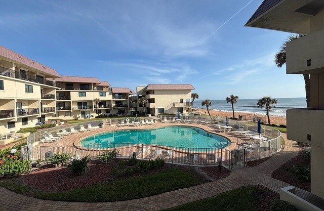 NEW RENTAL! Beautiful Beachfront Condo on Ormond Beach w Pool! Sit Back & Relax!