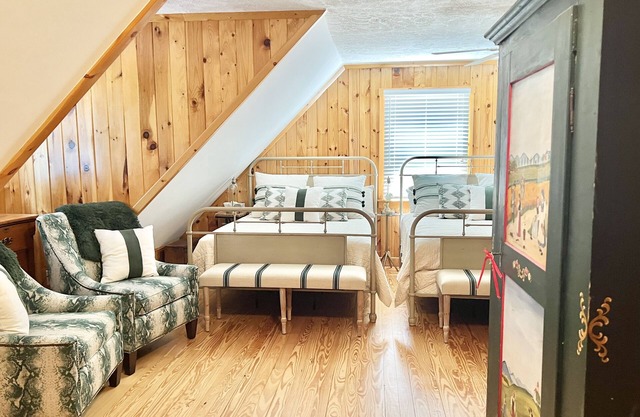 New River Mountain Vacation Home Kayak, Bike, Fly Fish