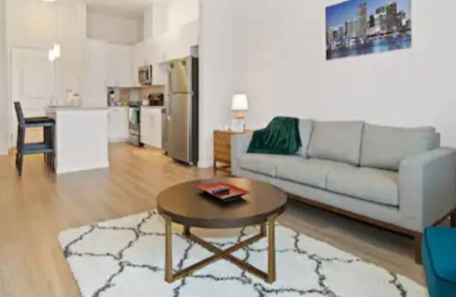 New serene 5 min UMMC High ceilings We Love pets