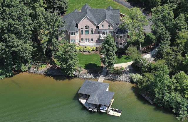 NEW - Spacious + Covered Dock + No wake zone + Kayaks + Theater