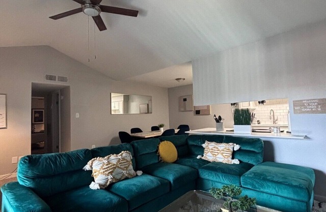 NEW Stylish SoLa Oasis - Pool View, Gym+ Office