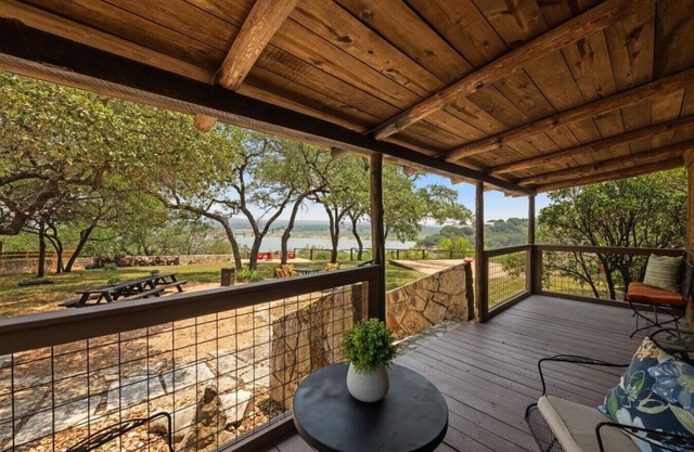 *NEW Sunrise Lodge - Daybreak Cottage | Lake Views