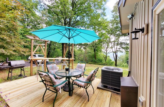 NEW! Tangerine Dream, a Mountain Retreat with Hot Tub and Firepit in Luray