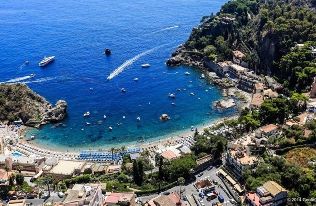 New! Taormina - Beachfront Penthouse with terrace