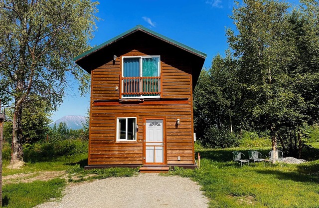 New-The Lazy Husky Cabin with Mountain View's