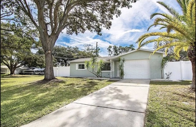 NEW! The Seafoam Bungalow - close to beaches!