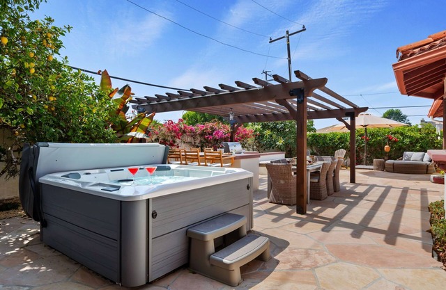 NEW to the Market - Sweet Casa De Sueno - 3 BD 2 BA, Jacuzzi - Walk to the beach