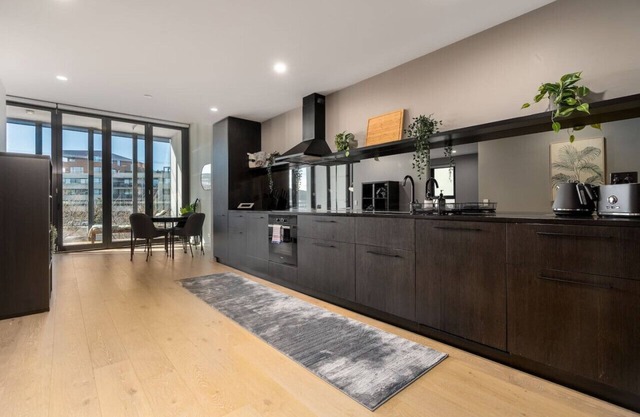 New to VRBO: Comfy 2BA/2BR Kingston Foreshore Apartment