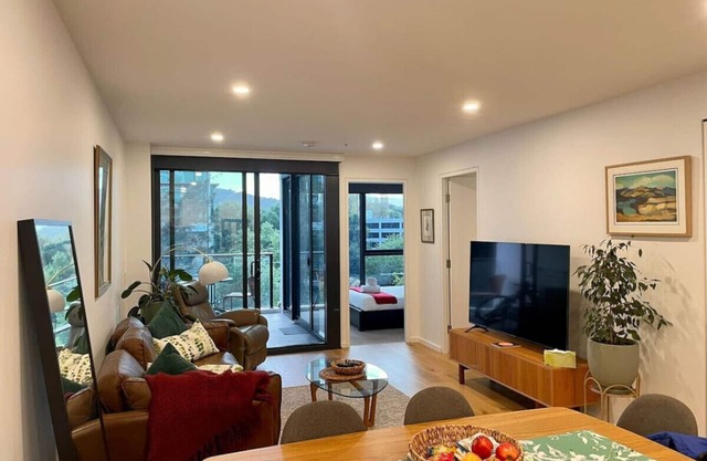 New to VRBO: Modern 2BR Apartment in the Heart of the City