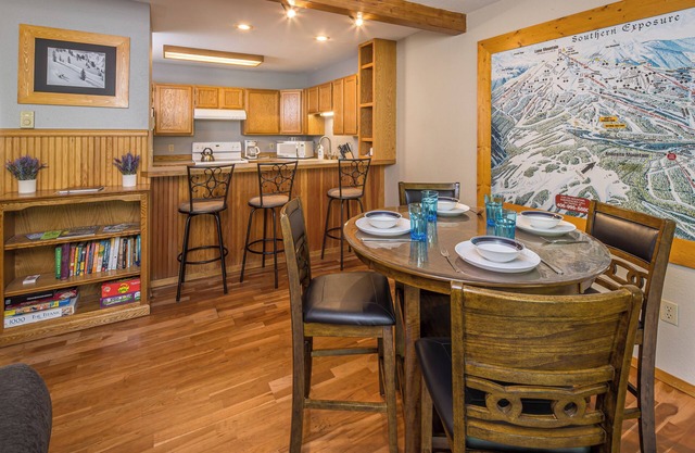 New! Walking distance to town center, Wood stove