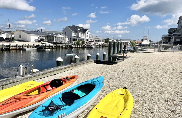 NEW WATERFRONT LISTING Peaceful dockside cottage | off-season tranquility