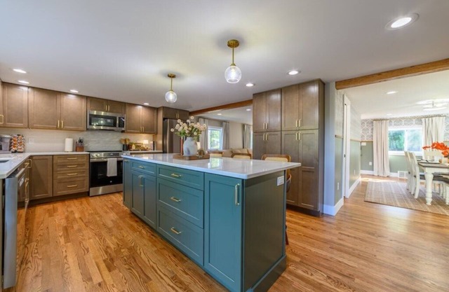 Newly Built|Riverfront|Kayaks|Hot tub|King|AC