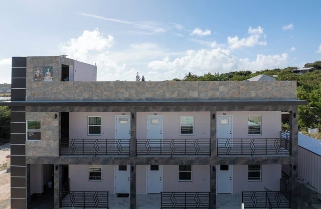 Newly Built SJ Residences 104–Modern 1-Bd in Venetian, Just Minutes to the Beach