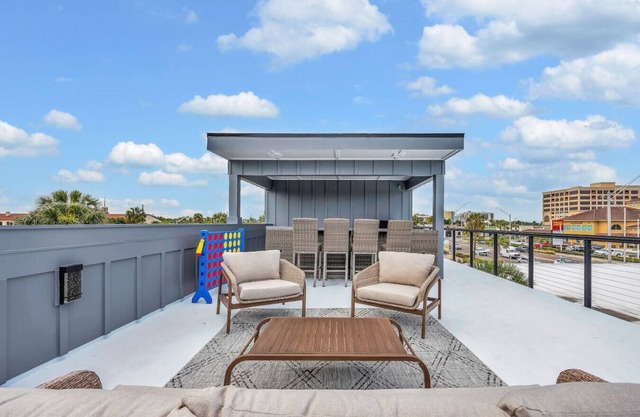 Newly Built Oceanview Apartment with Rooftop
