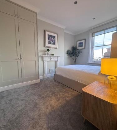Newly Furnished 1 Bed Flat in Wimbledon Village