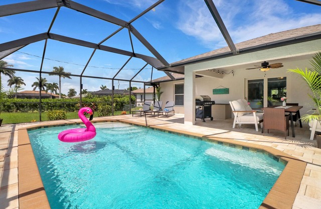 Newly furnished house with heated pool in a nice neighborhood.