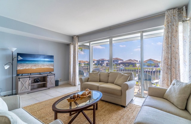 Newly Listed 3 bedroom Little Harbor End Unit | Stunning canal views from the living room & master!
