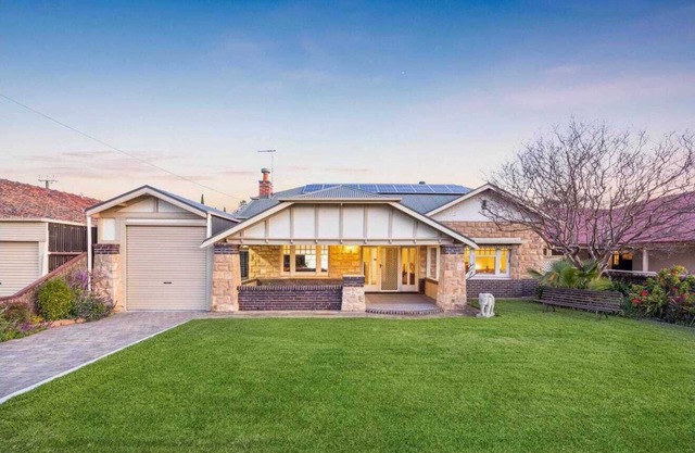 Newly Modelled Classical Bungalow Glenelg Beach