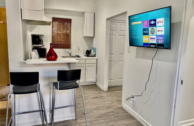 Newly Redone Mid City converted GARAGE apartment