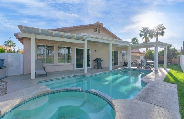 Newly Remodeled 2 Bedroom Private Pool Home Right Next to Music Festivals!